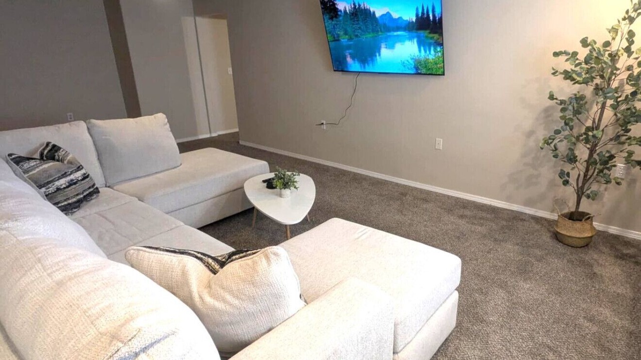 Photo of Livingroom in Draper