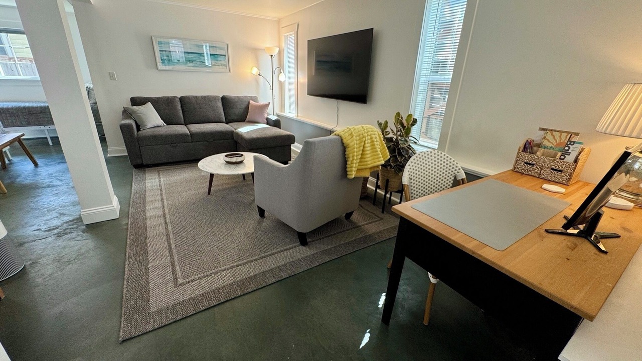 Photo of Livingroom in Loyal Heights
