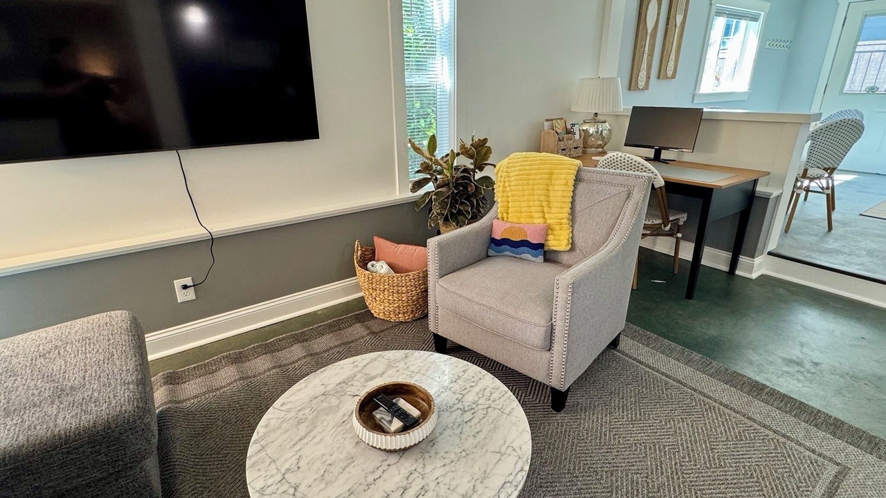 Photo of Livingroom in Loyal Heights