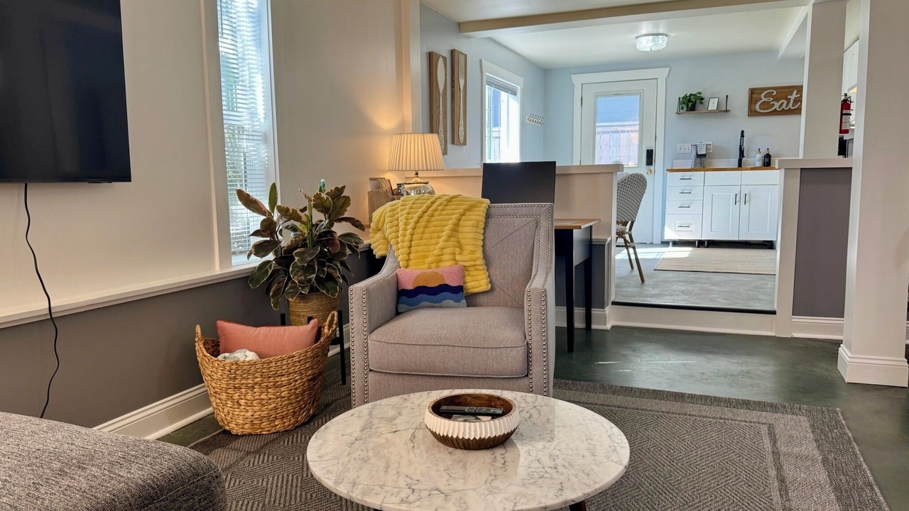 Photo of Livingroom in Loyal Heights