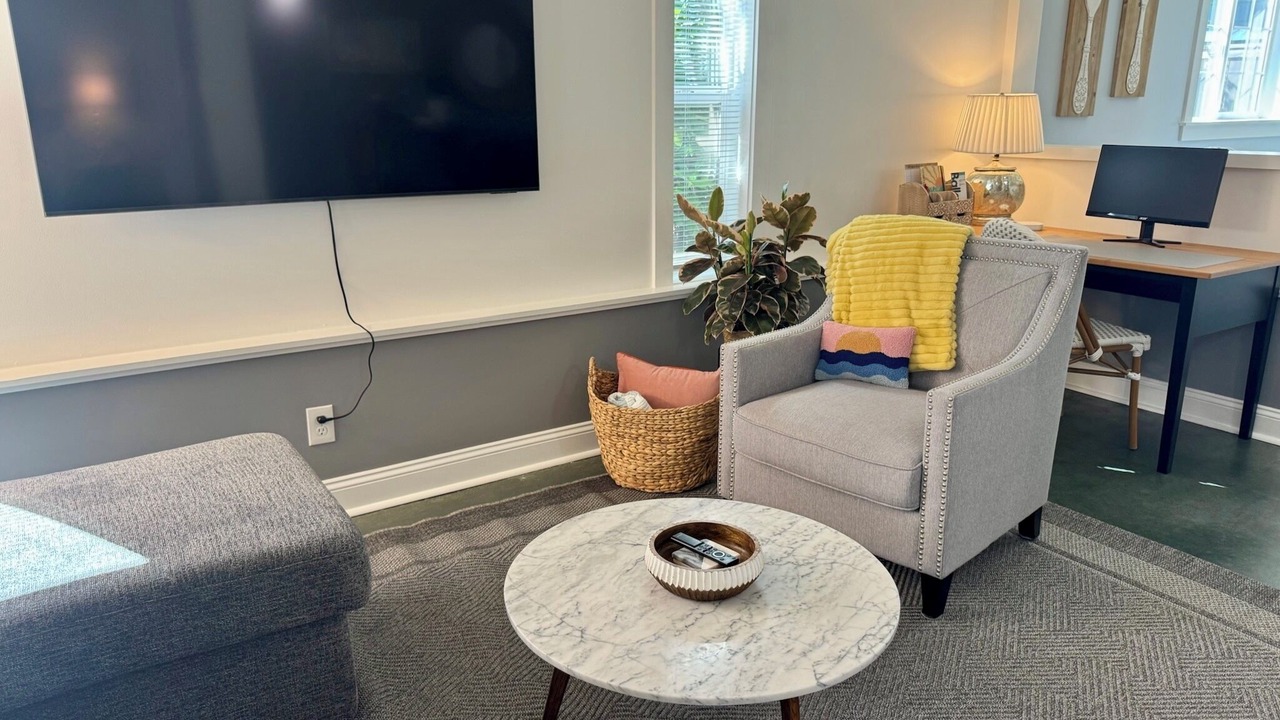 Photo of Livingroom in Loyal Heights