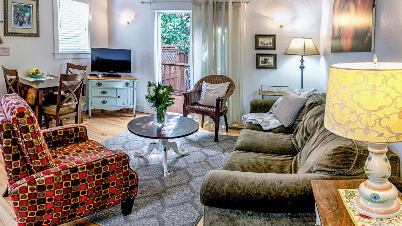 Photo of Livingroom in Siskiyou-Hargadine Historic District