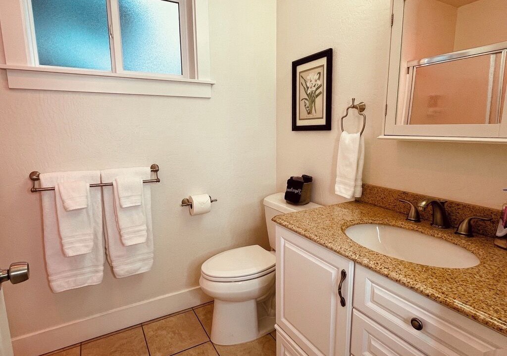 Photo of Bathroom in Siskiyou-Hargadine Historic District