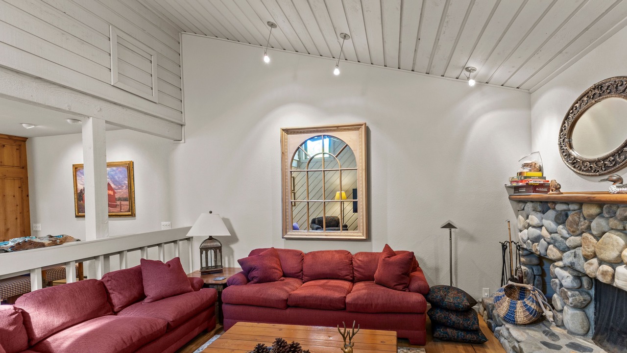 Photo of Livingroom in Elkhorn Village
