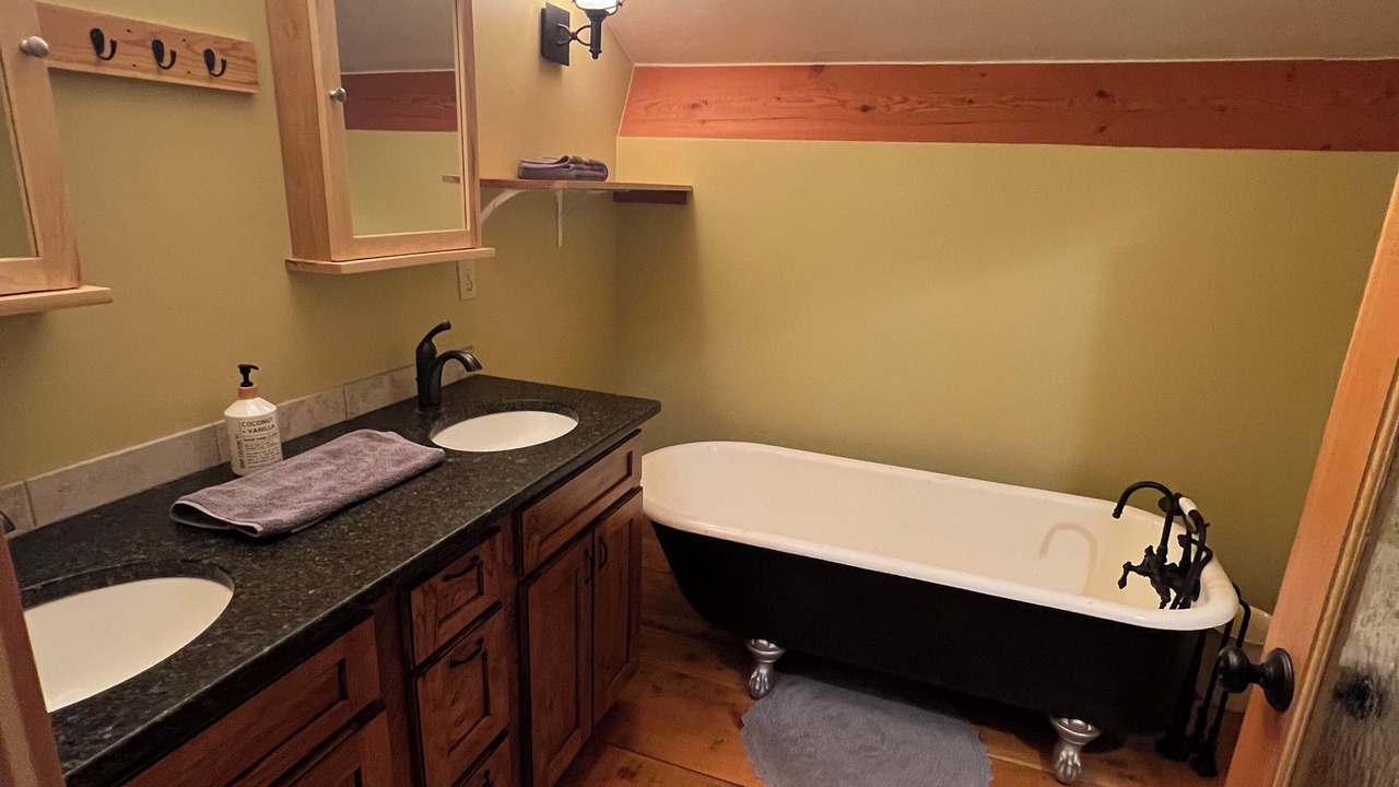 Photo of Bathroom in West Yellowstone