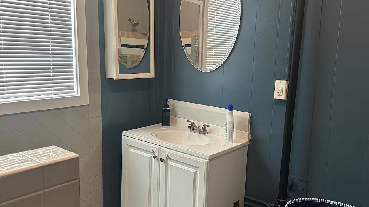 Photo of Bathroom in Oak Harbor