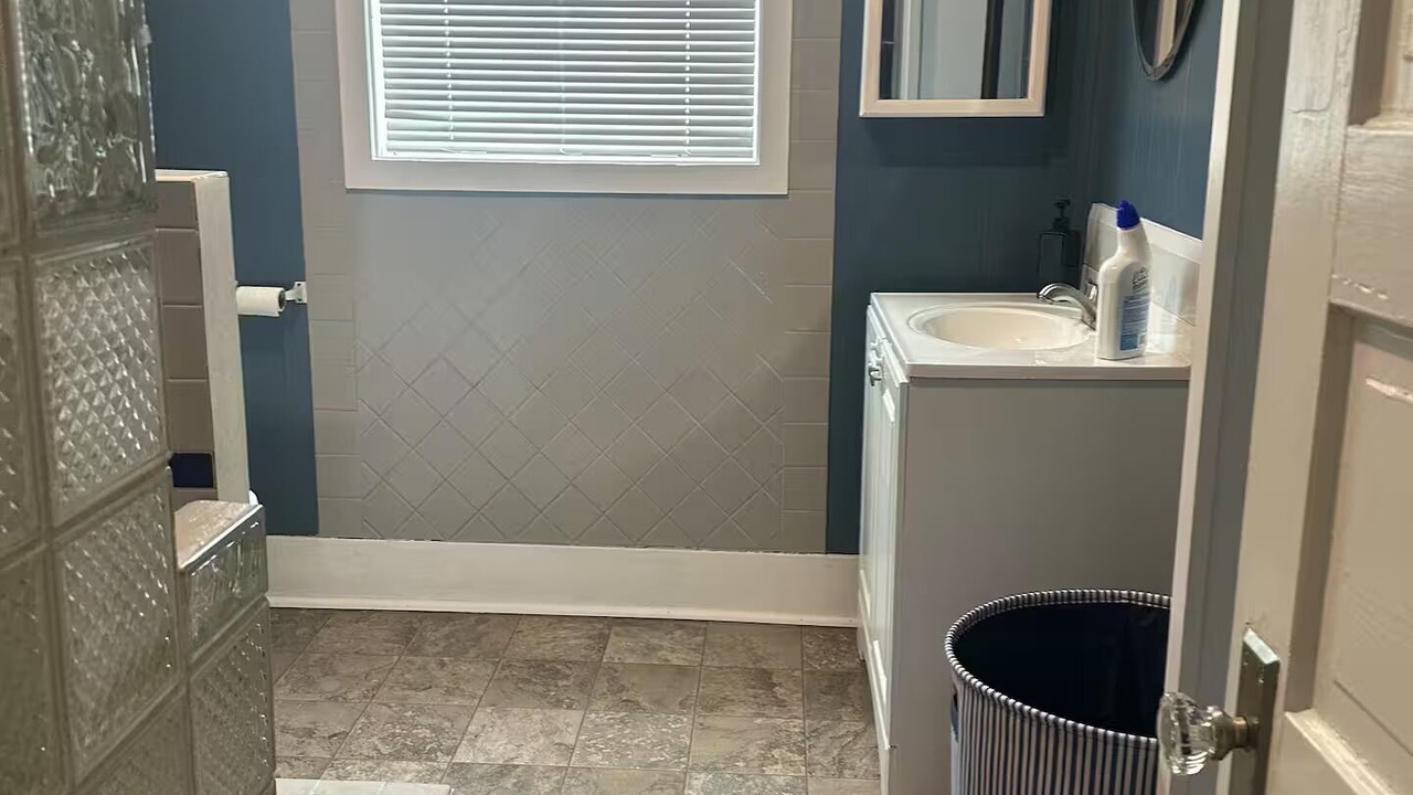 Photo of Bathroom in Oak Harbor