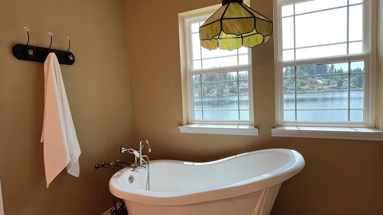Photo of Bathroom in Eatonville