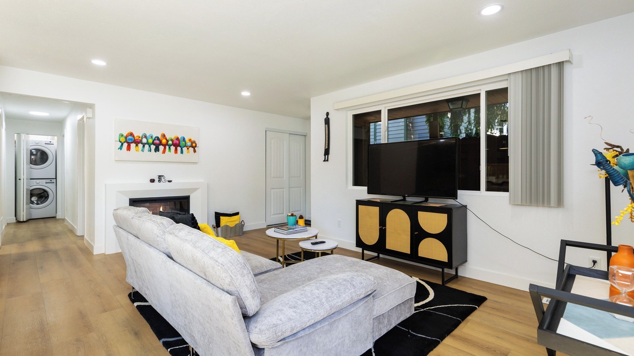 Photo of Livingroom in Lake Hills