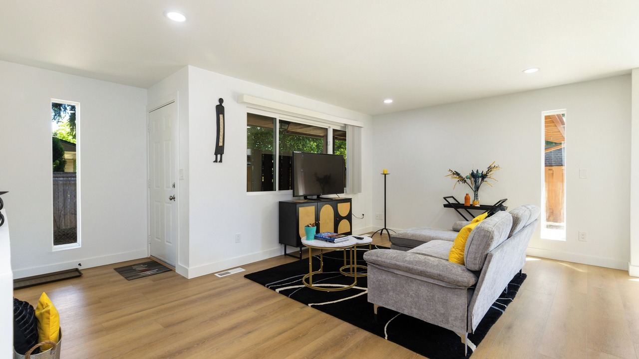 Photo of Livingroom in Lake Hills