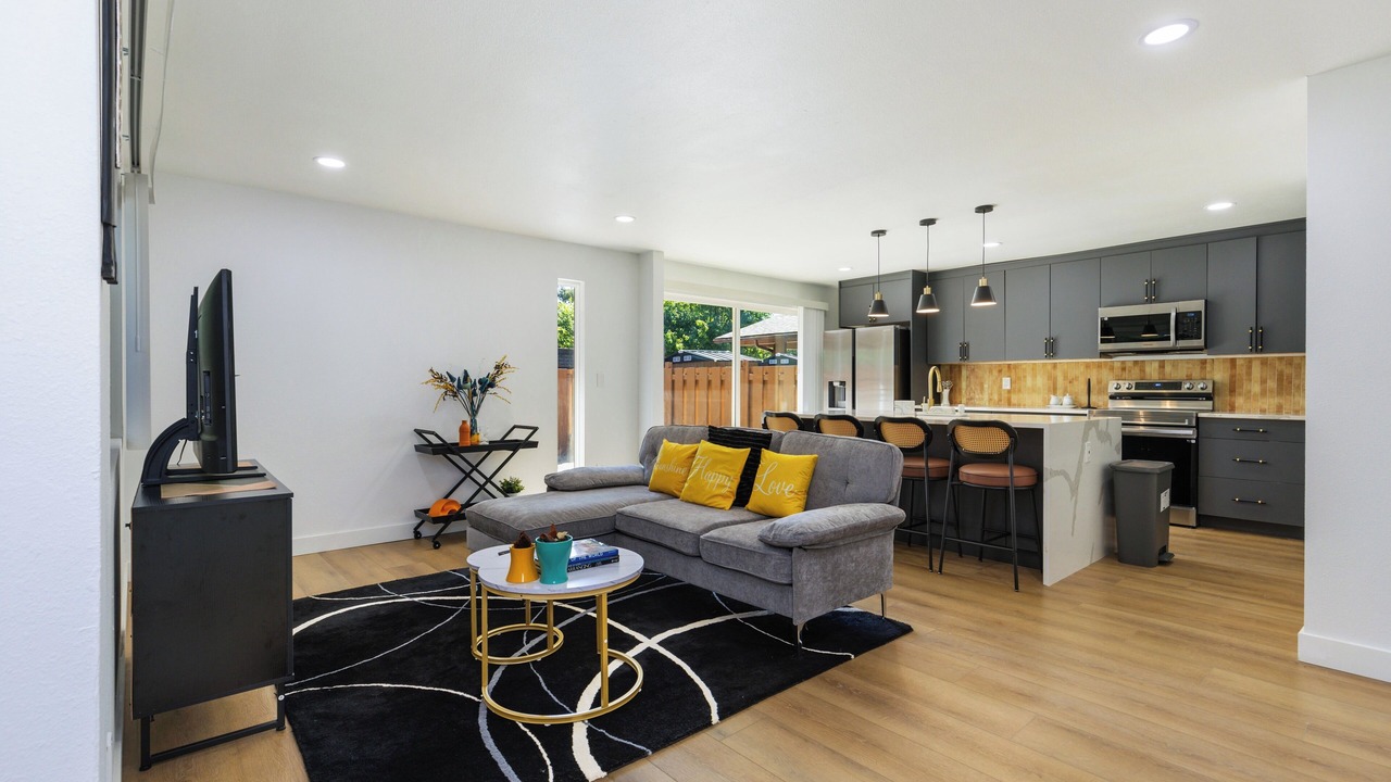 Photo of Livingroom in Lake Hills
