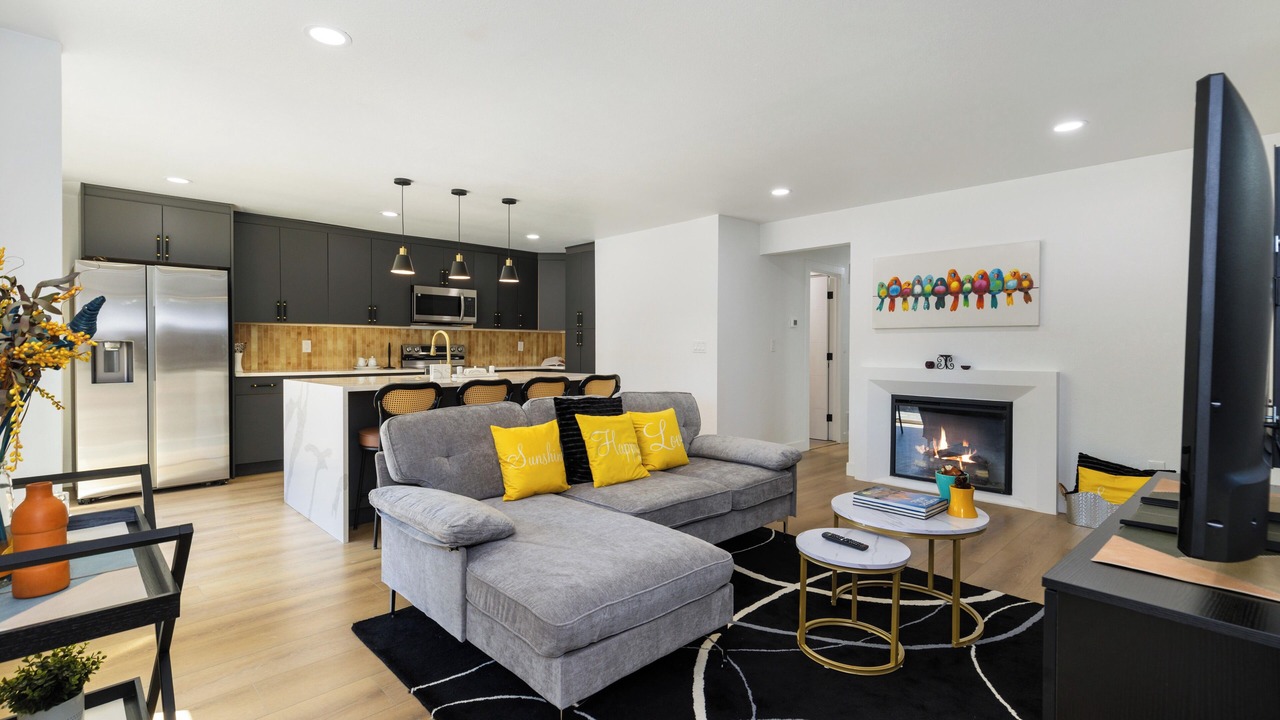 Photo of Livingroom in Lake Hills