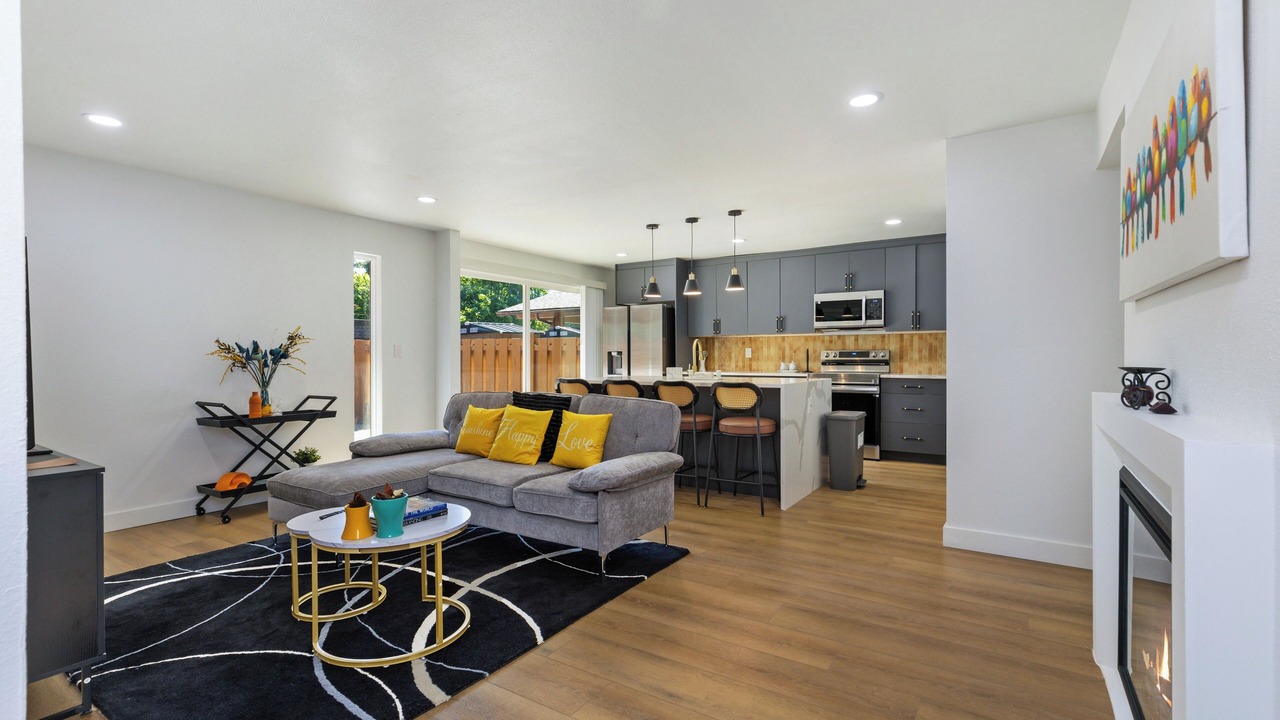 Photo of Livingroom in Lake Hills