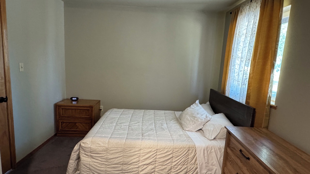 Photo of Bedroom in Weed