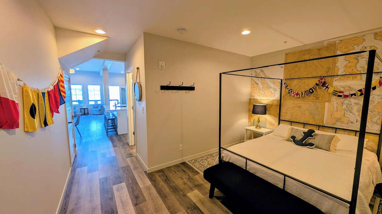 Photo of Bedroom in Coupeville