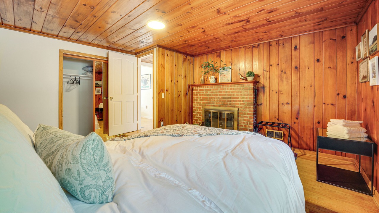 Photo of Bedroom in Lakeview