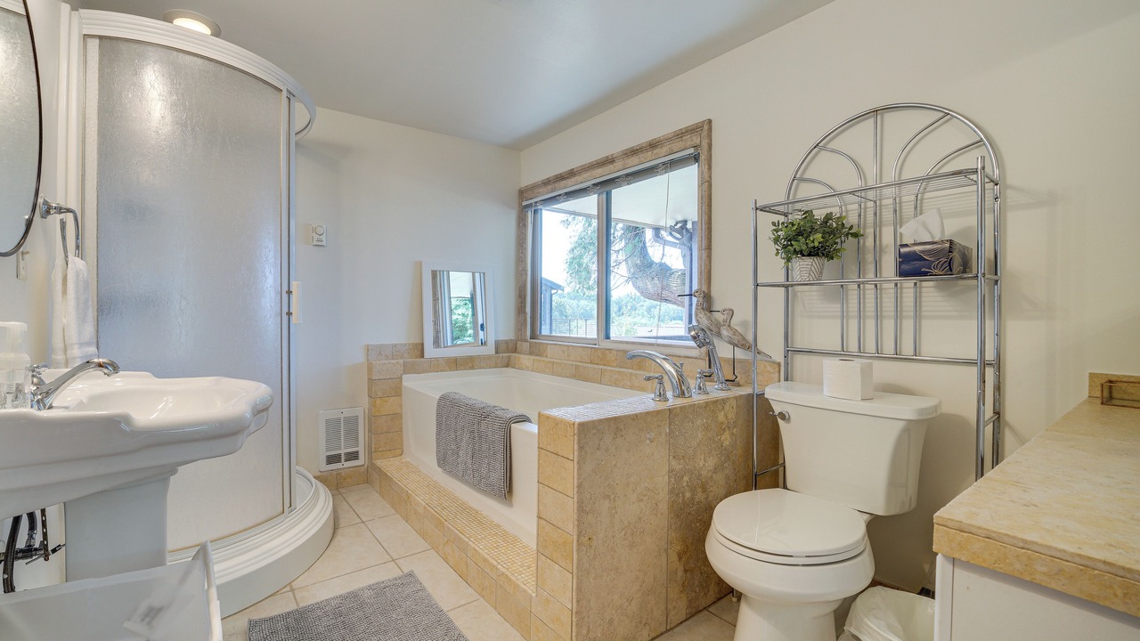 Photo of Bathroom in Lakeview