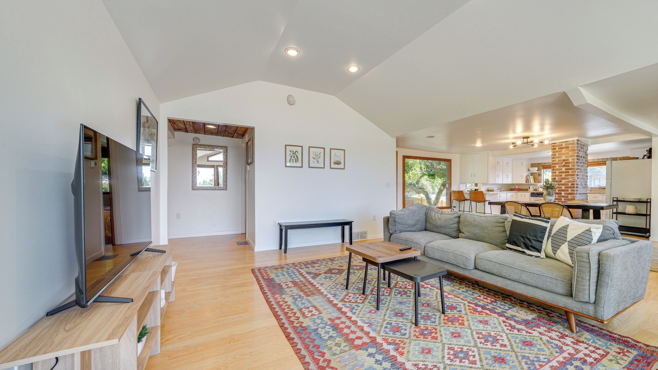 Photo of Livingroom in Lakeview