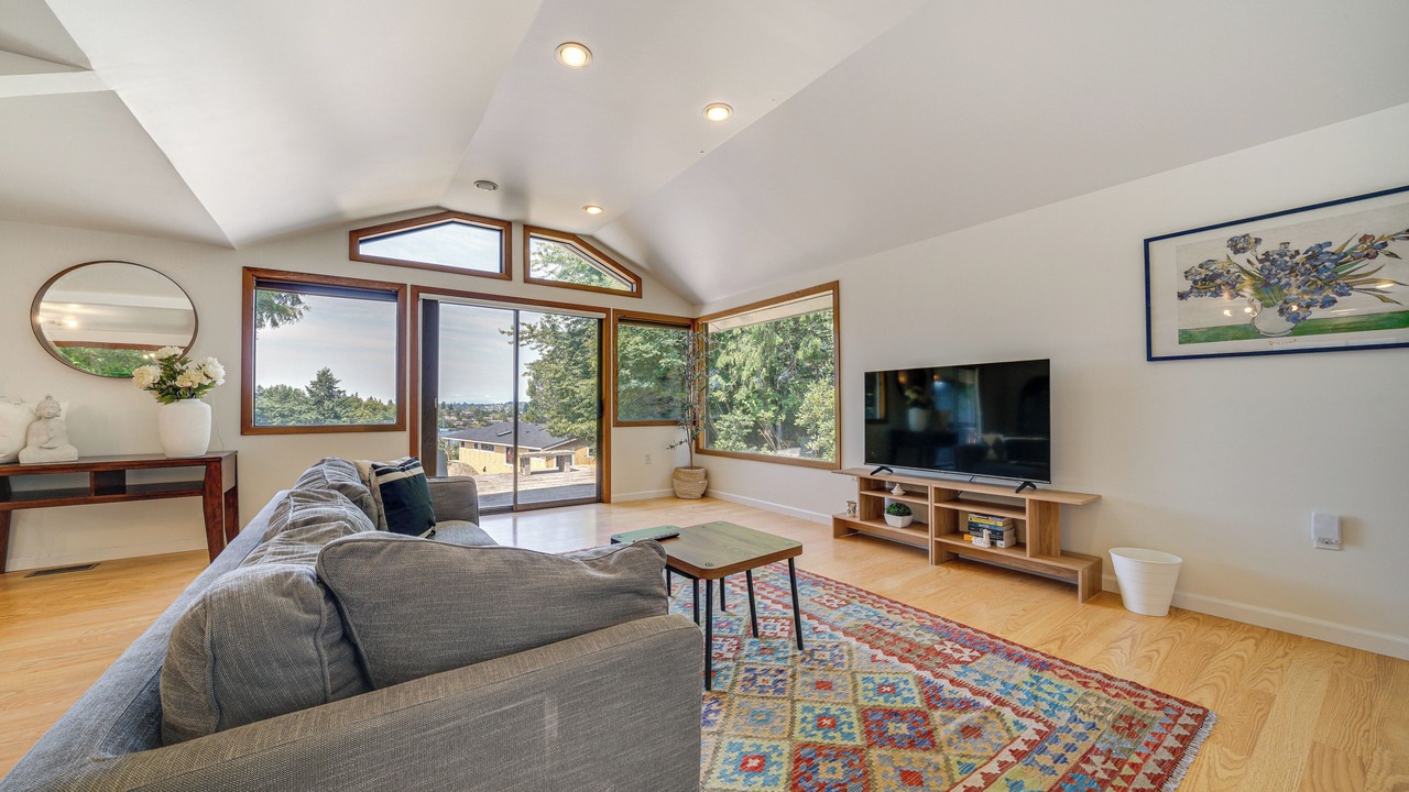 Photo of Livingroom in Lakeview