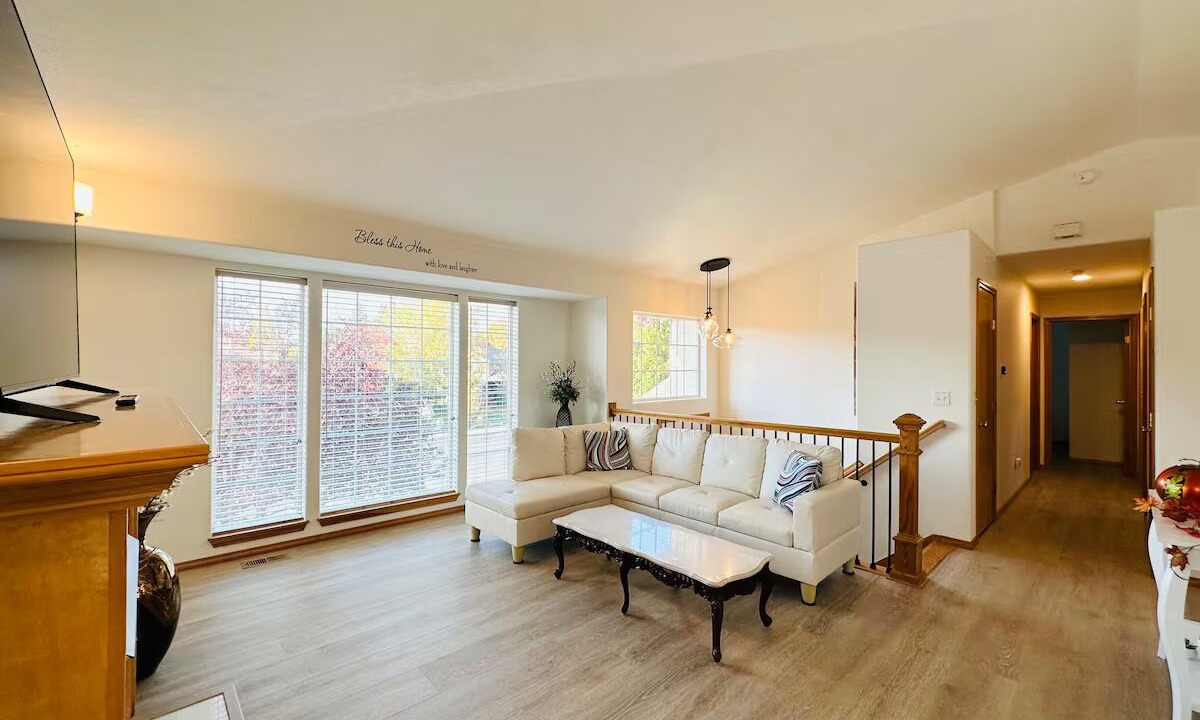 Photo of Livingroom in Moran Prairie