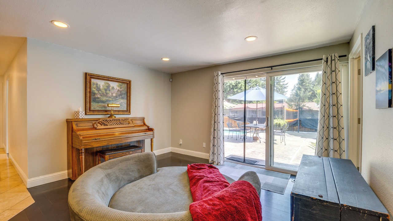 Photo of Livingroom in University Place