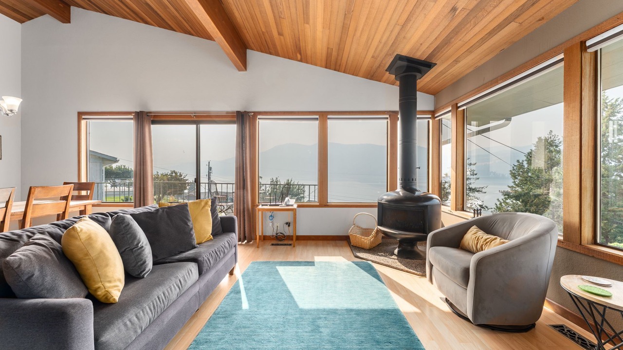Photo of Livingroom in Willow Point