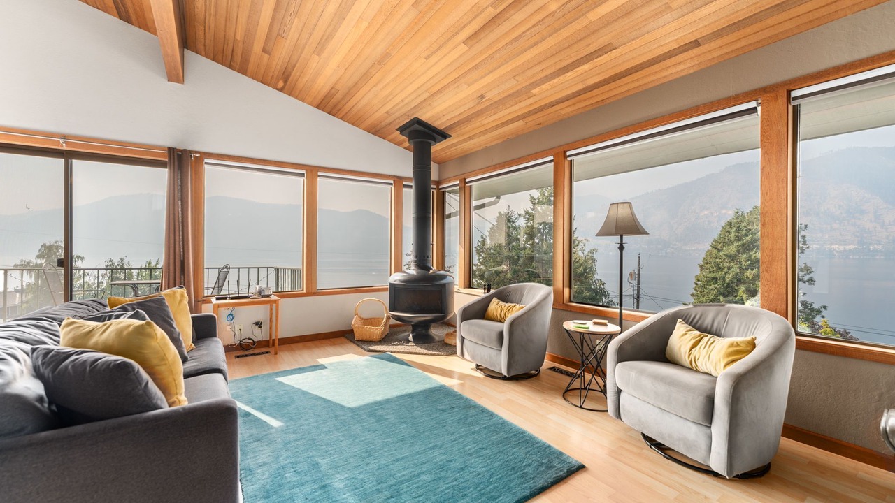 Photo of Livingroom in Willow Point