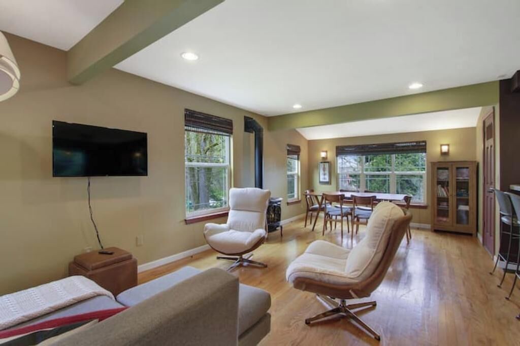 Photo of Livingroom in Mid-Beacon Hill