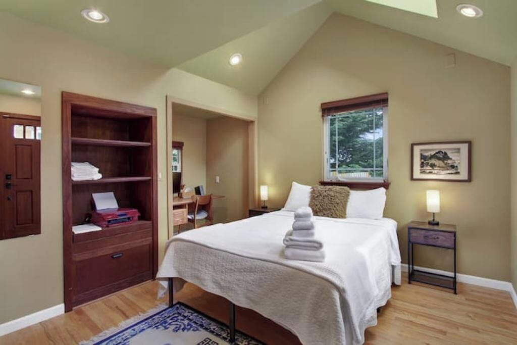 Photo of Bedroom in Mid-Beacon Hill
