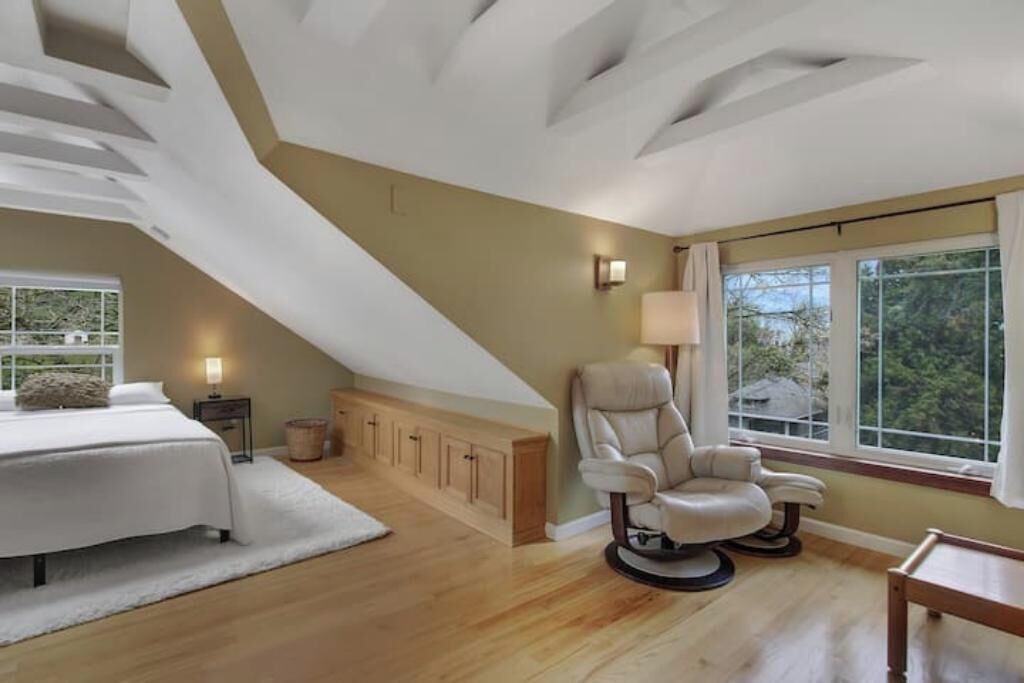 Photo of Bedroom in Mid-Beacon Hill