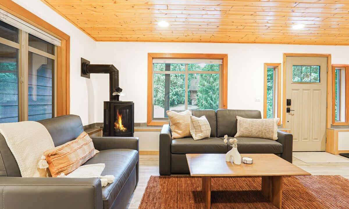 Photo of Livingroom in Glacier