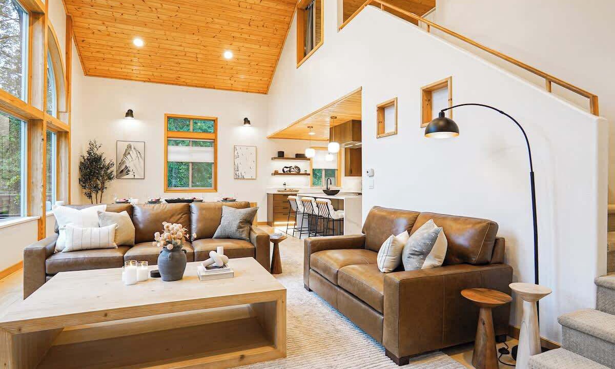 Photo of Livingroom in Glacier