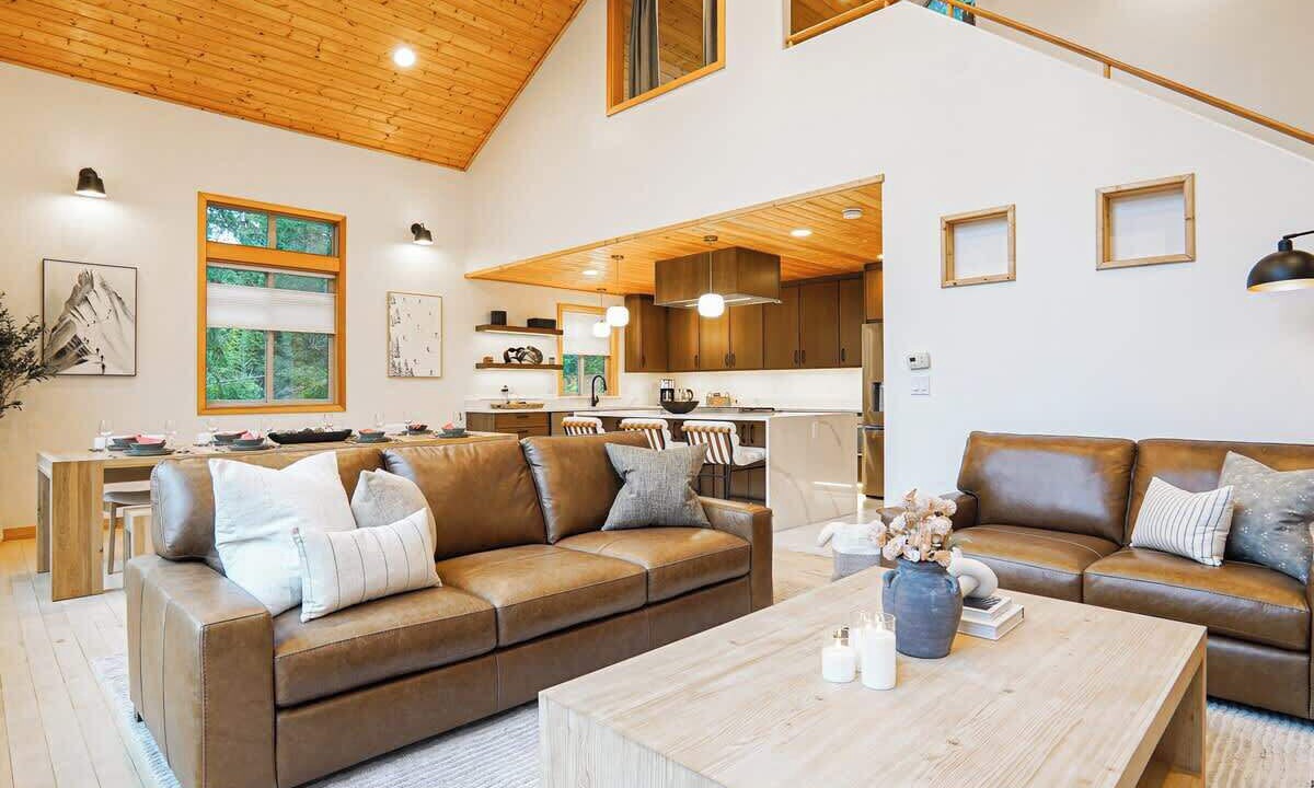 Photo of Livingroom in Glacier