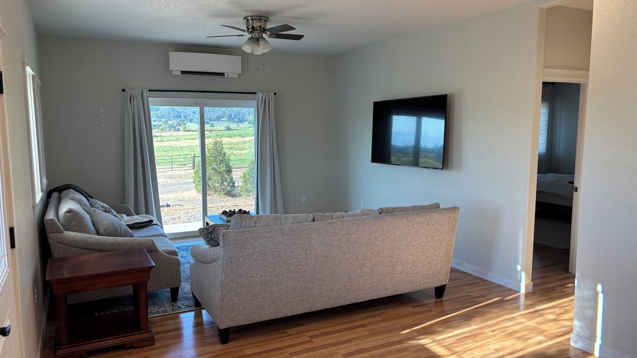 Photo of Livingroom in Central Point