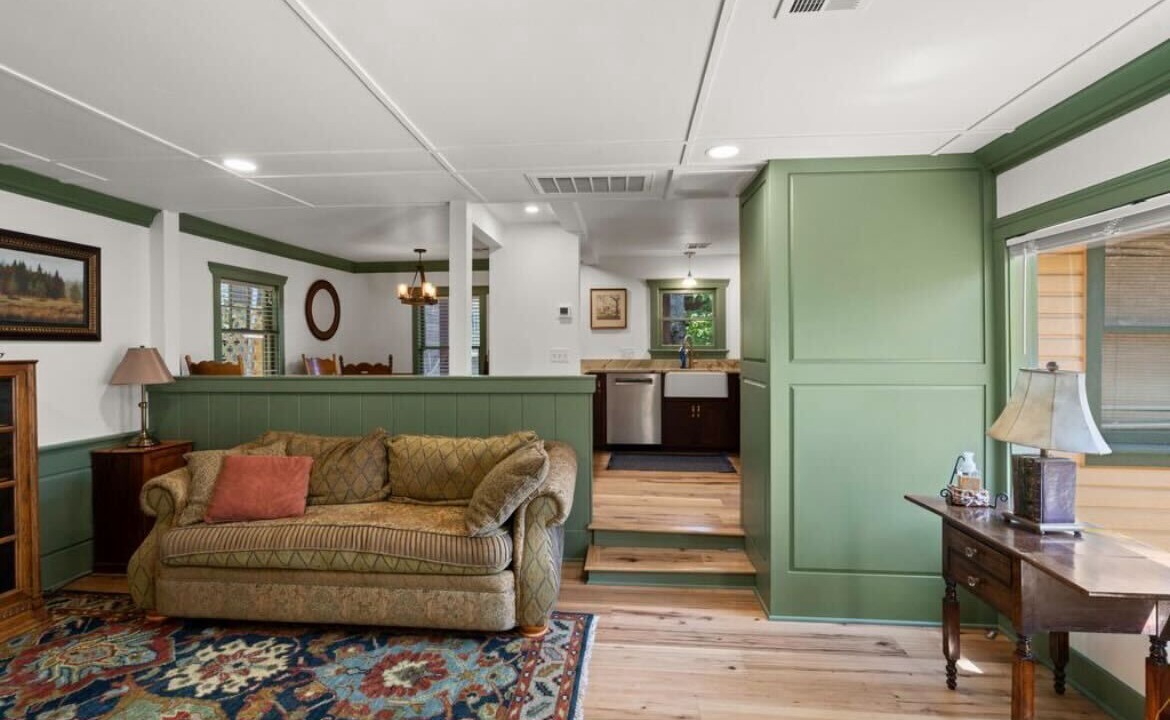 Photo of Livingroom in Jacksonville