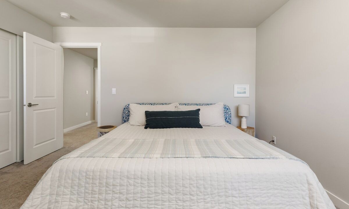 Photo of Bedroom in Oak Harbor