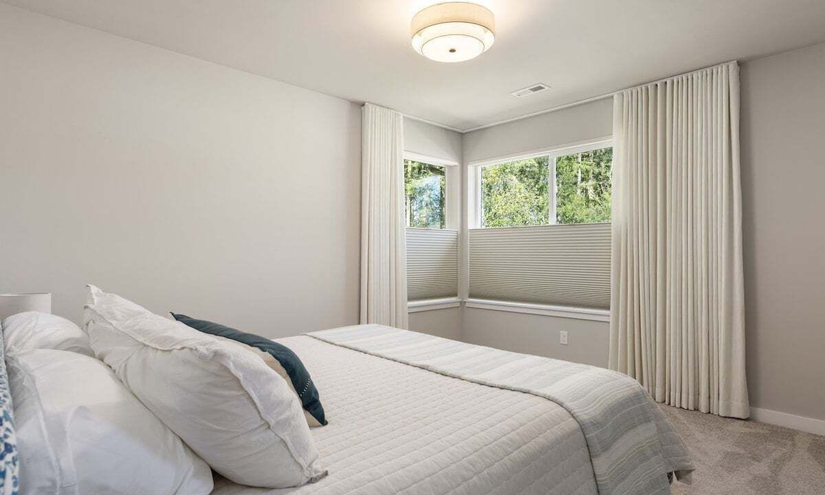 Photo of Bedroom in Oak Harbor