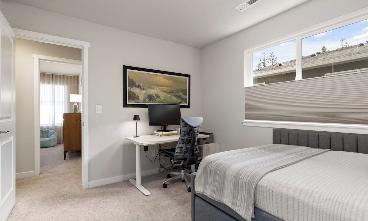Photo of Bedroom in Oak Harbor