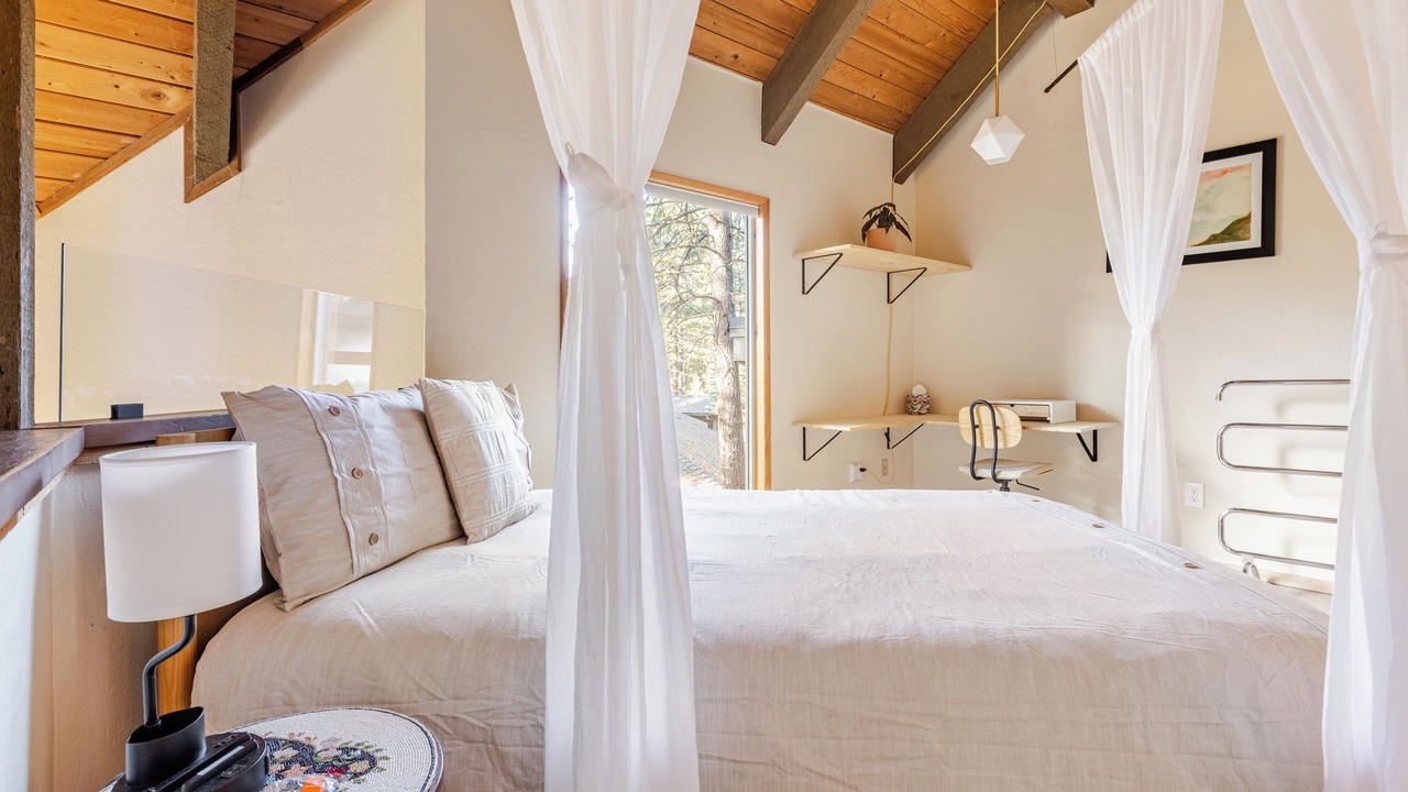 Photo of Bedroom in Sunriver