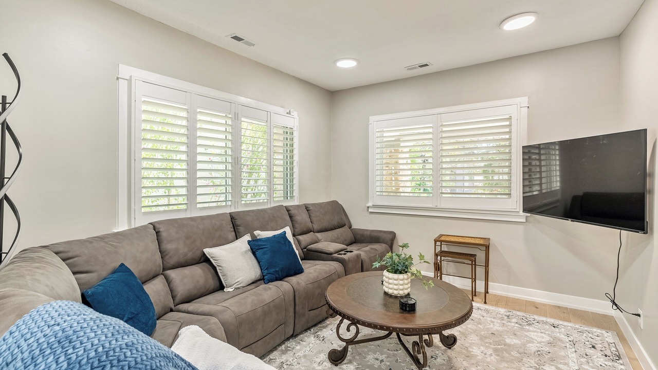 Photo of Livingroom in East Central