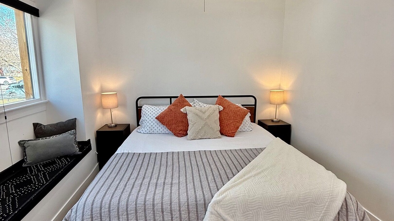 Photo of Bedroom in Central City
