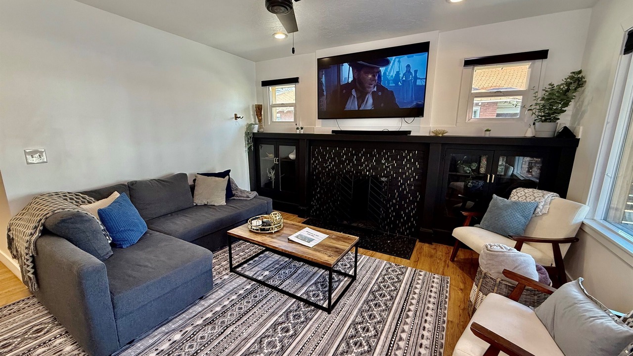Photo of Livingroom in Central City
