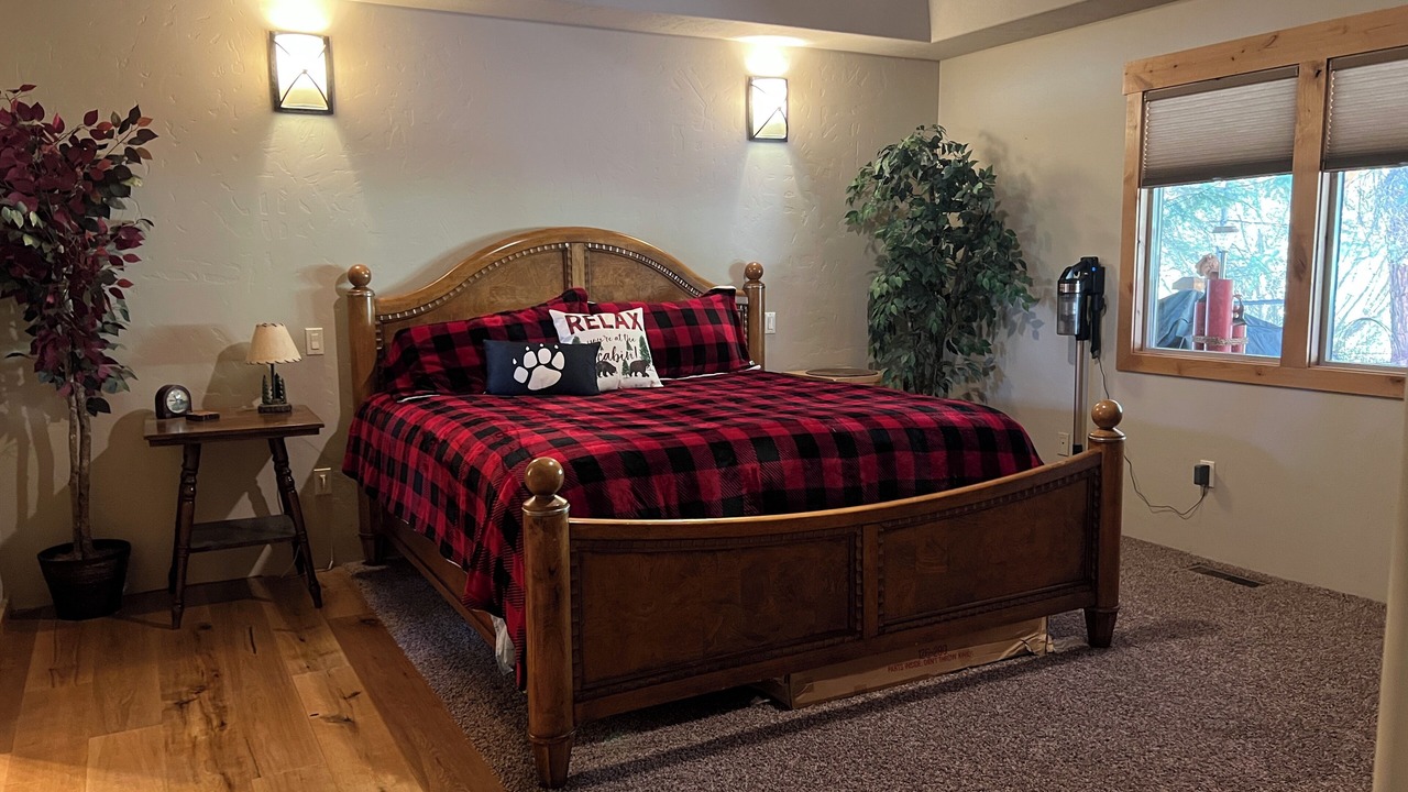 Photo of Bedroom in Garden Valley