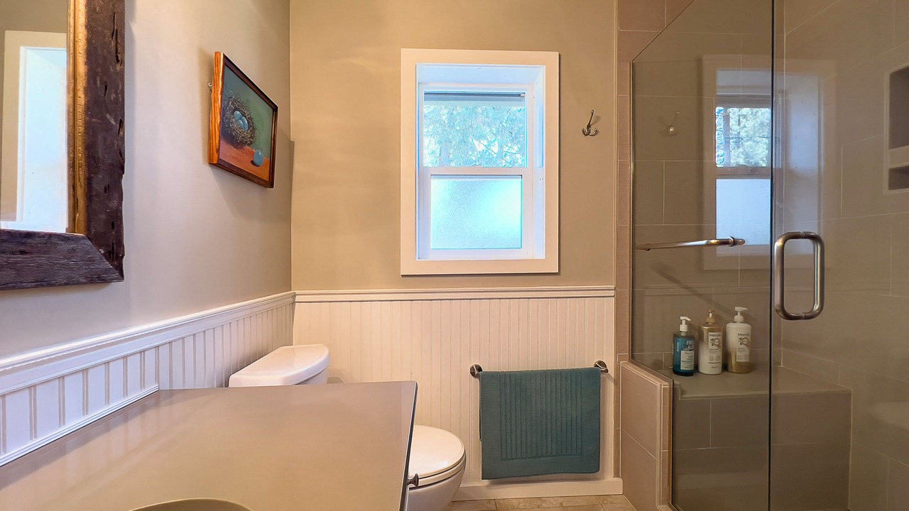 Photo of Bathroom in Sisters