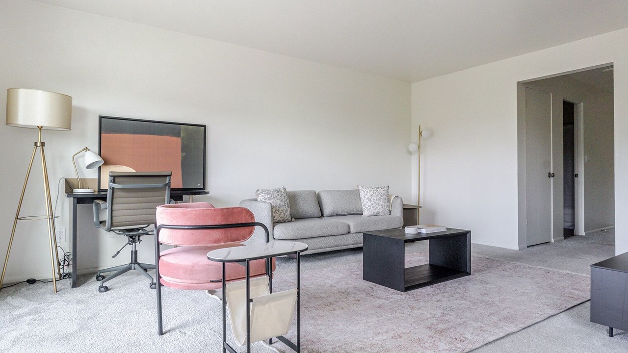 Photo of Livingroom in North Queen Anne