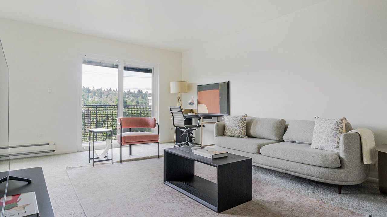 Photo of Livingroom in North Queen Anne