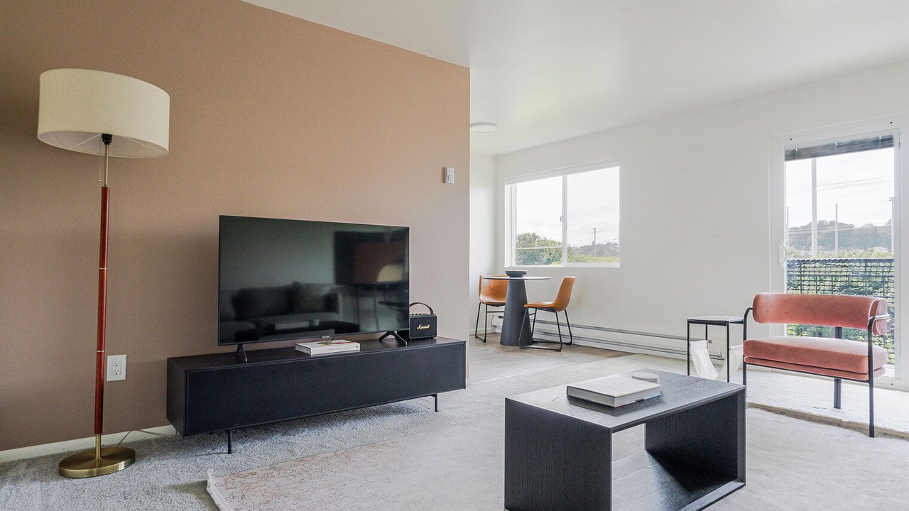 Photo of Livingroom in North Queen Anne