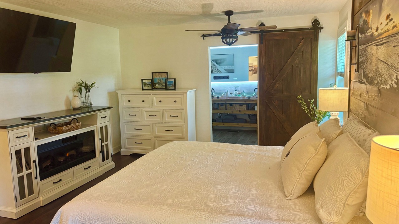 Photo of Livingroom in Port Byron