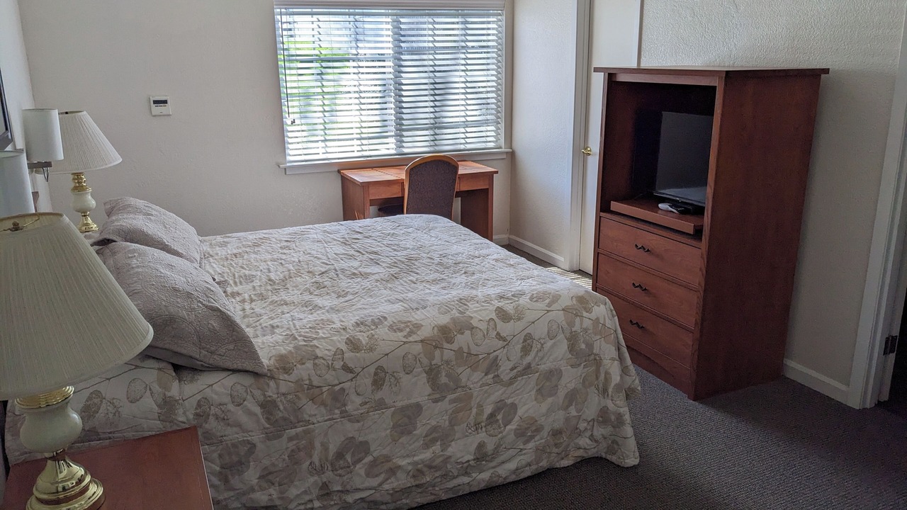 Photo of Bedroom in Weed