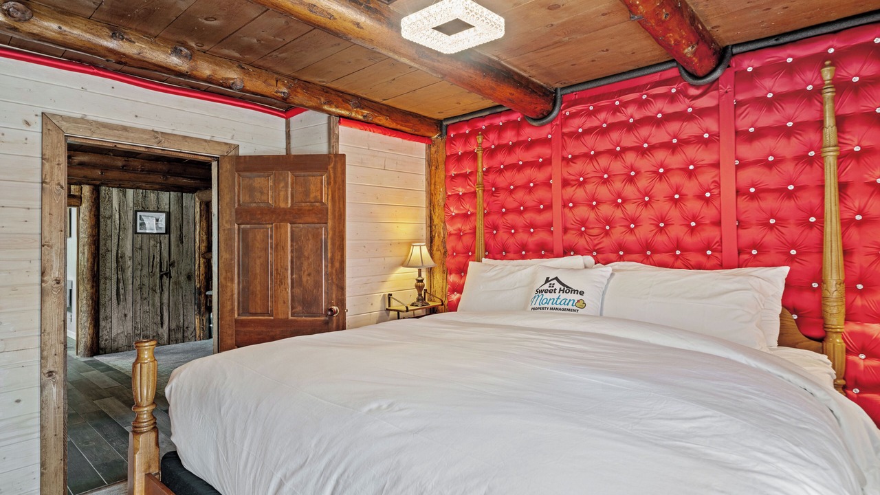 Photo of Bedroom in West Yellowstone